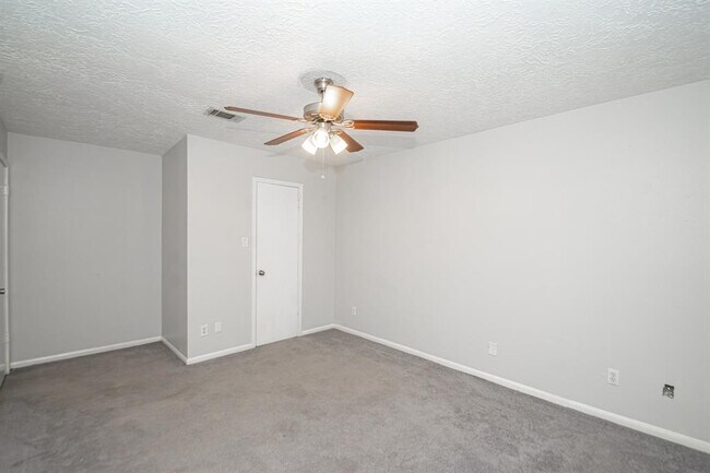 Building Photo - 5414 Forest Timbers Dr