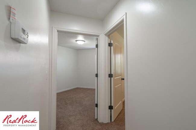 Building Photo - DOG-FRIENDLY 3 Bedroom Townhome with INTER...