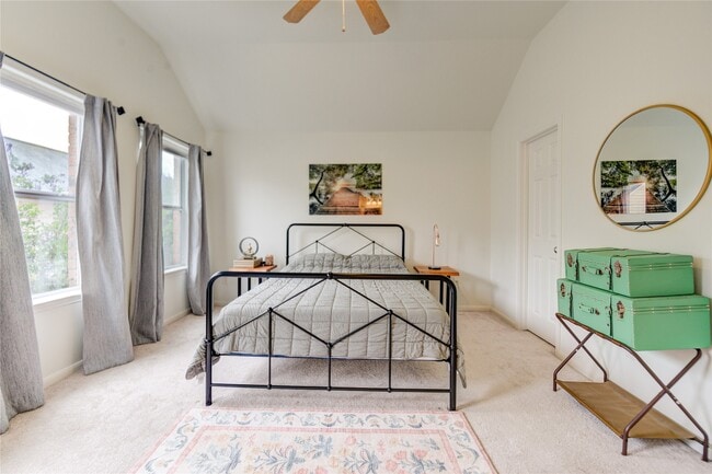 Building Photo - 2206 Naomi St