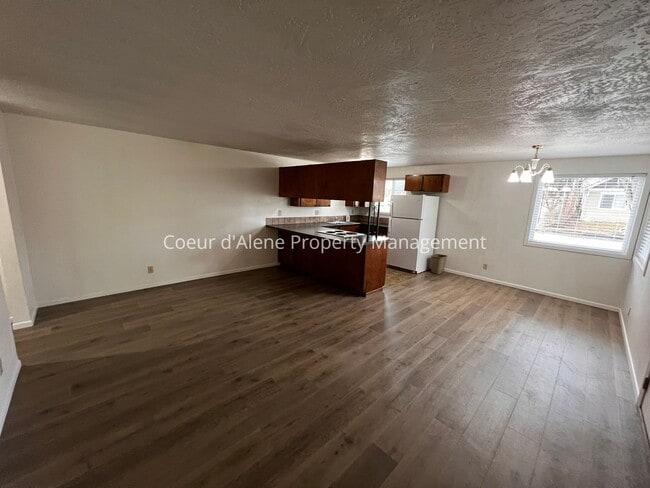 Building Photo - 1120 N 6th St