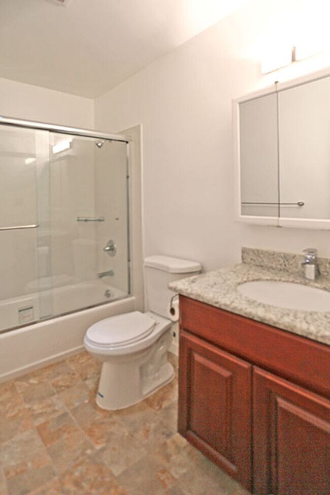 Building Photo - OPEN HOUSE: Thursday (12/28) 5:45pm-6pm  R...