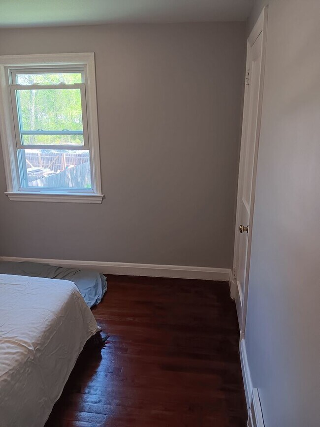 Building Photo - 2 Bedroom, 1 Bath Single Family Home on Cu...