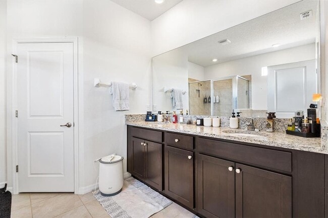 Building Photo - 5470 Sunshine Dr