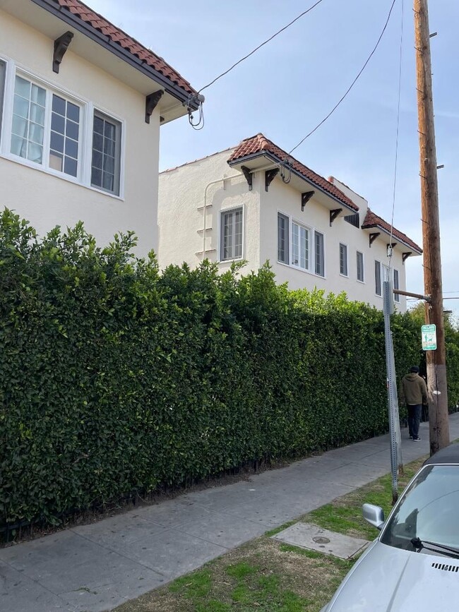 Building Photo - 5550 Sierra Vista Ave