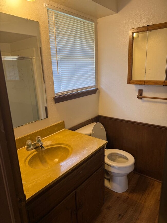 Building Photo - For Rent - Charming 3 bedroom home in Yukon!