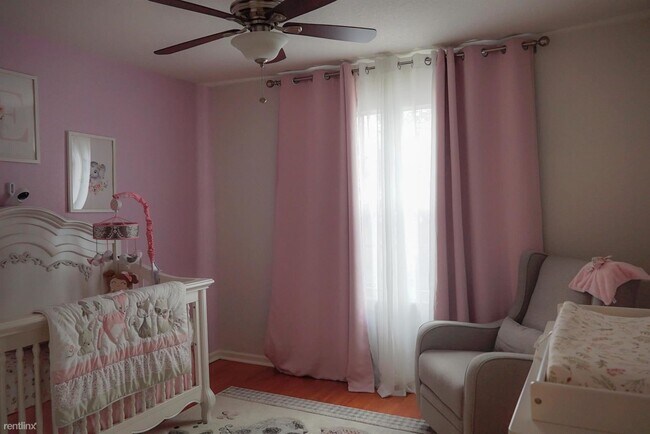 Building Photo - 4 br, 3 bath Townhome - 4253 SW 124th Ter