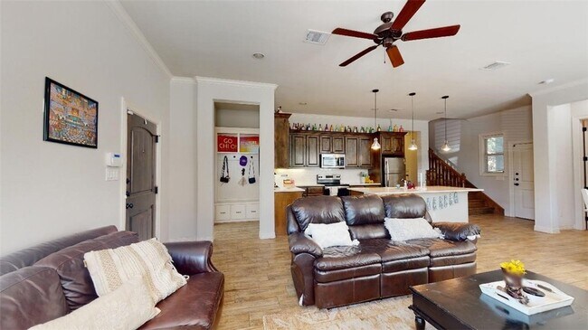 Building Photo - 105 Luther St