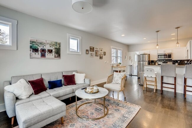 Building Photo - Remodeled Home in Berkeley/Mountain View Neighborhood