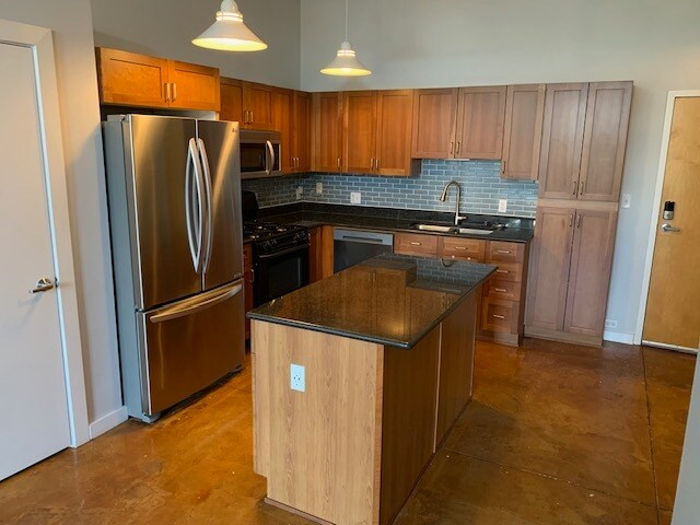 Building Photo - 440 12th St NE