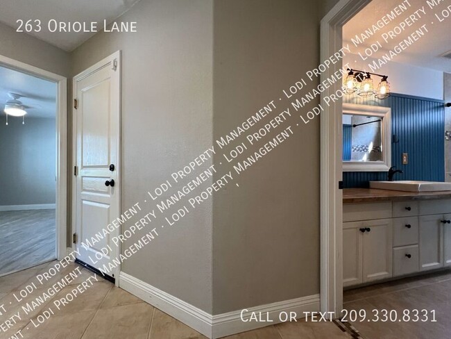 Building Photo - 263 Oriole Ln