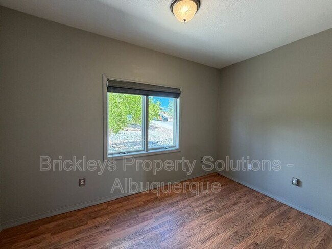 Building Photo - 6812 Nagoya Rd NE