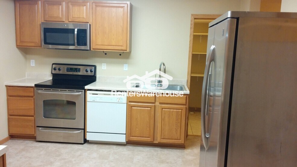 Building Photo - 127 S Cedar St