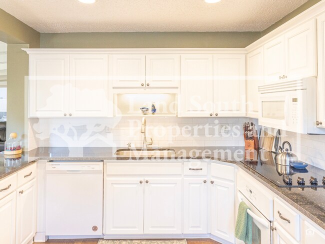 Building Photo - 327 Easton Dr