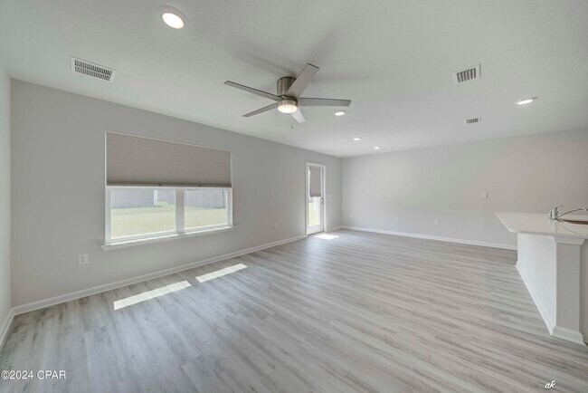 Building Photo - 282 Boggy Creek Way