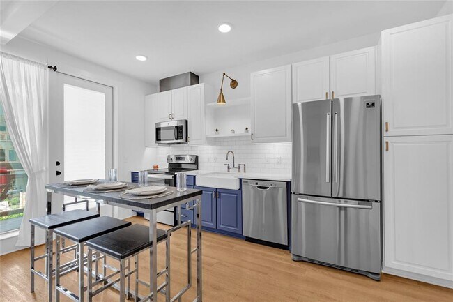 Building Photo - 4704 Sunset Trail