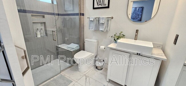 Building Photo - 2319 Drake Dr