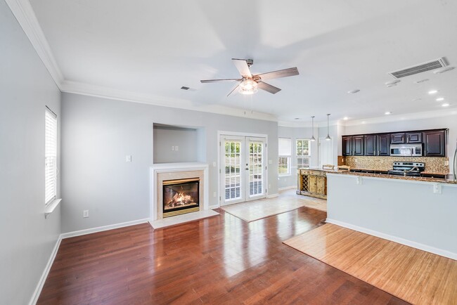 Building Photo - Beautiful 3BR/2.5BA Near Rivergate & Charl...