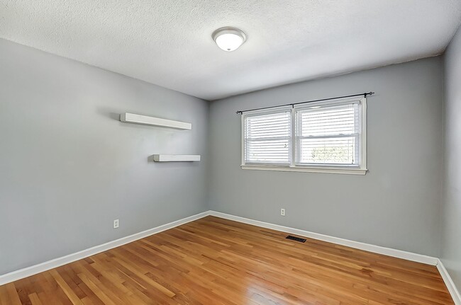 Building Photo - Beautifully Updated 4-Bed, 2.5-Bath Ranch Home in Belmont