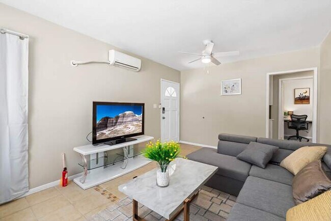 Building Photo - Modern Retreat with Spacious Yard & Cozy Interiors