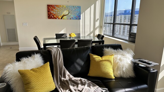 Building Photo - 450 N Arlington Ave