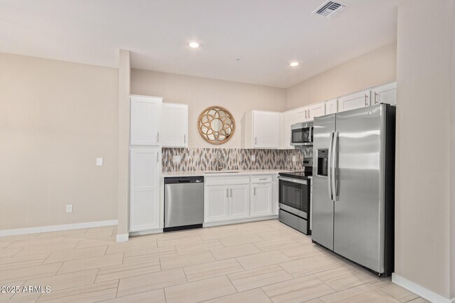 Building Photo - 2134 W Harmont Dr