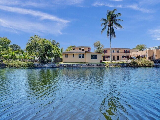 Building Photo - 210 NE 85th St