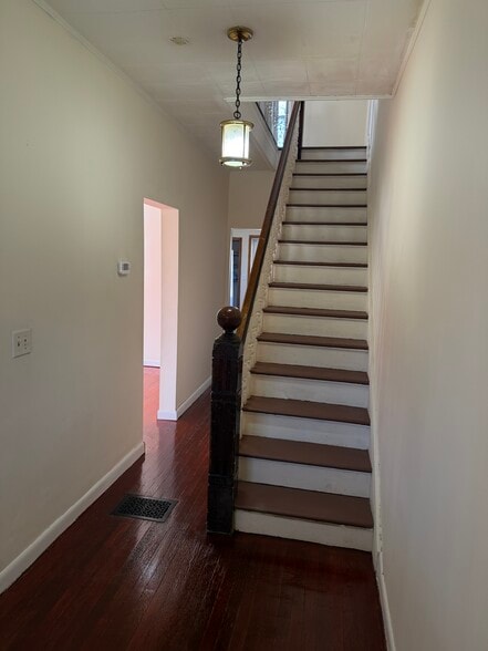 Building Photo - 123 High St