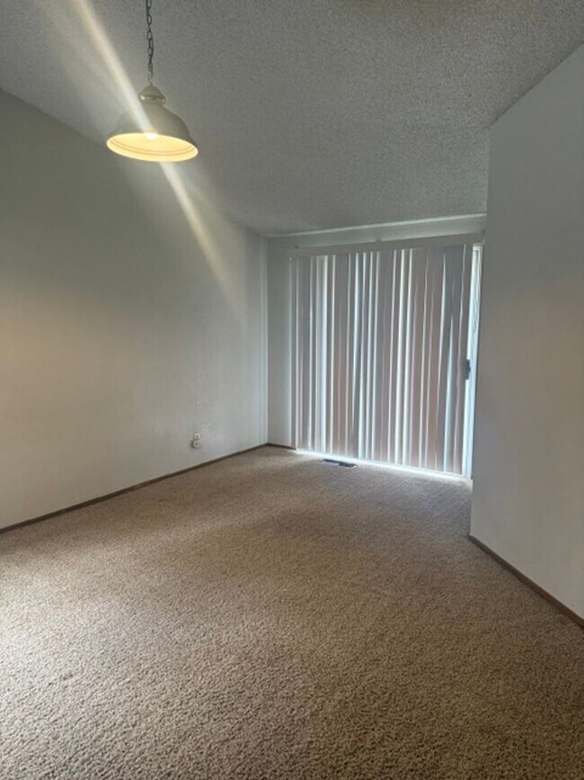 Building Photo - 6235 Chesterfield Ln