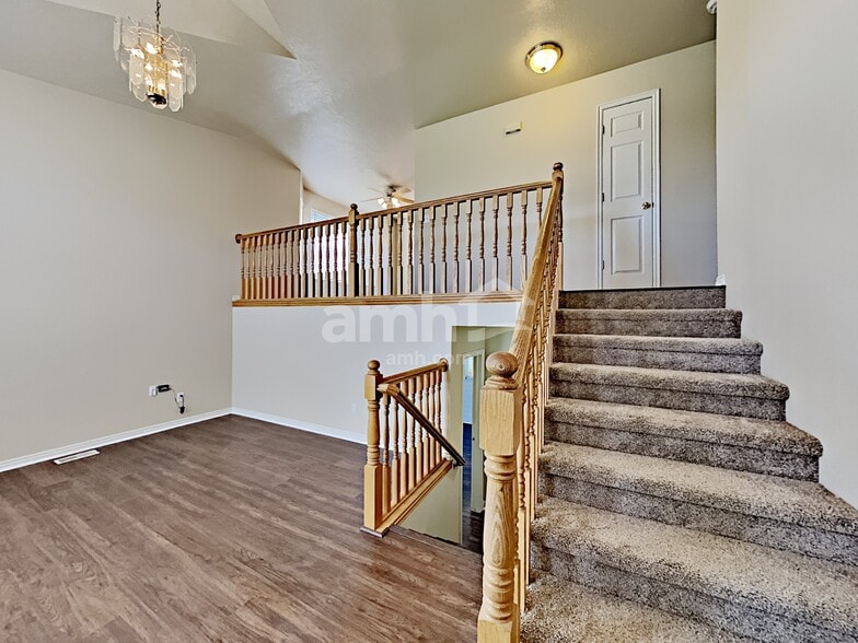 Building Photo - 1365 E 150 S
