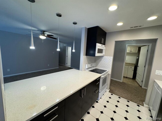 Building Photo - 18453 University Park Dr