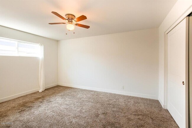 Building Photo - 3140 E Glenrosa Ave