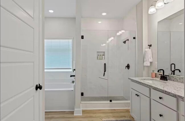 Building Photo - 2047 Hansel Hl Dr