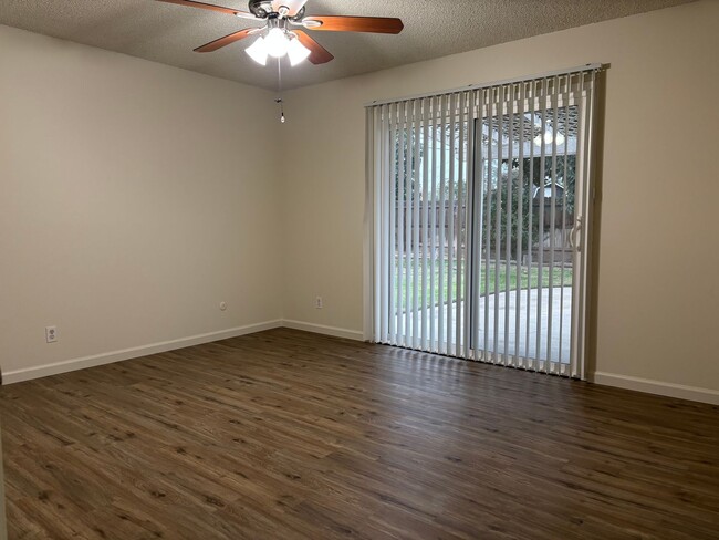 Building Photo - Almost 2000 SF home near Fresno State