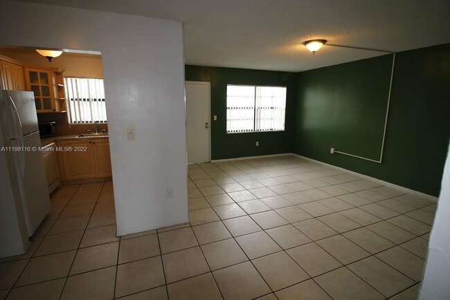 Building Photo - 13500 NE 3rd Ct