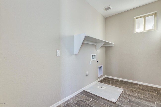 Building Photo - 3786 E Robert St