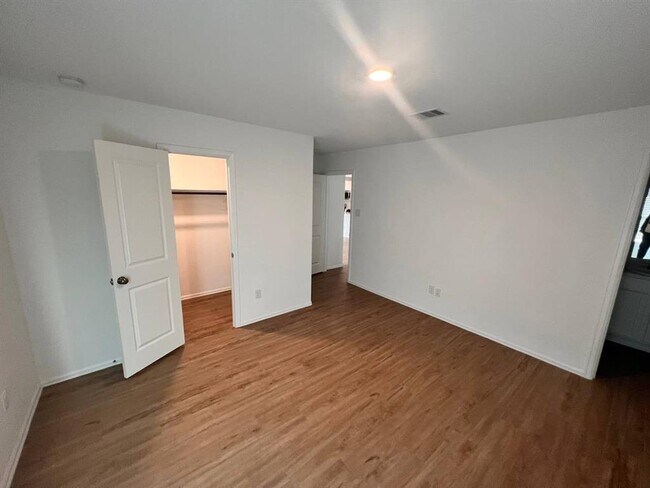 Building Photo - 1413 Twilight Grn Dr