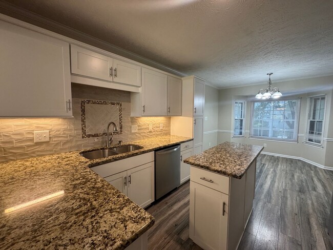 Building Photo - Charming 3 Bed 2.5 Bath Fayetteville Home