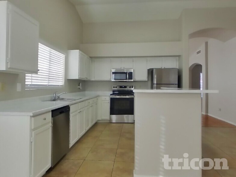 Building Photo - 17521 N 86th Ave