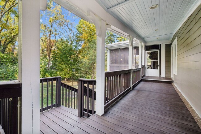Building Photo - FULLY FURNISHED ISLAND HOME ON OLD HICKORY...