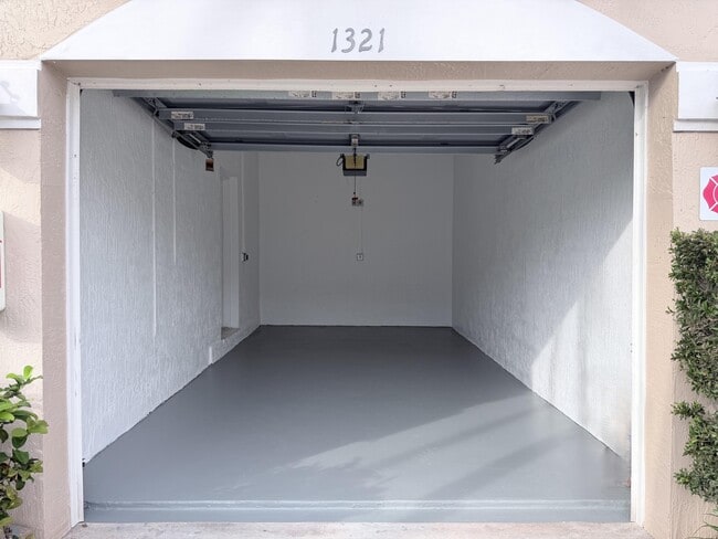 Building Photo - 6560 Villa Sonrisa Dr