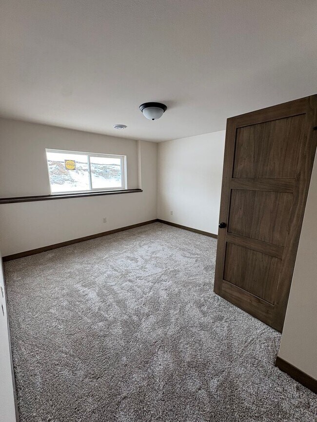 Building Photo - 240 E Randall Rd