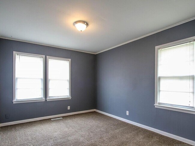 Building Photo - Available Now! 3 Bed / Bath & Large Backyard! Price drop!