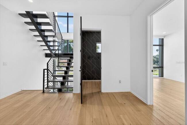 Building Photo - 94 W Davis Blvd