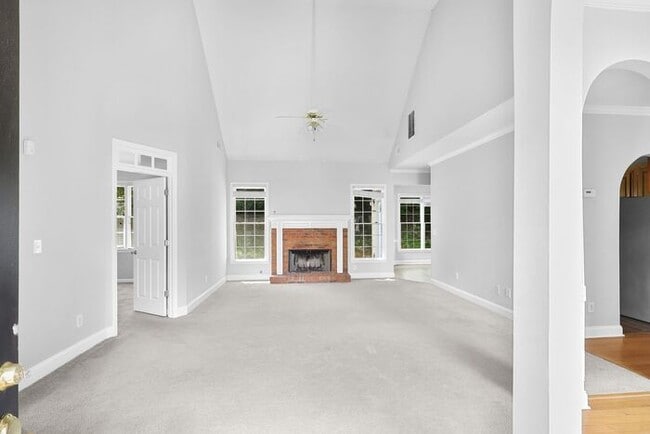 Building Photo - 510 MacLand Dr