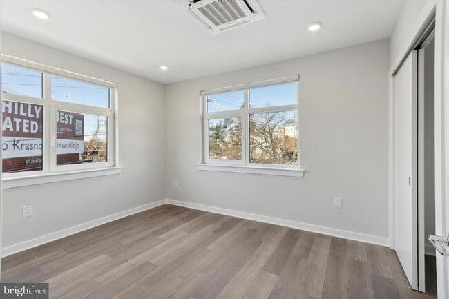 Building Photo - 3449 Scotts Ln