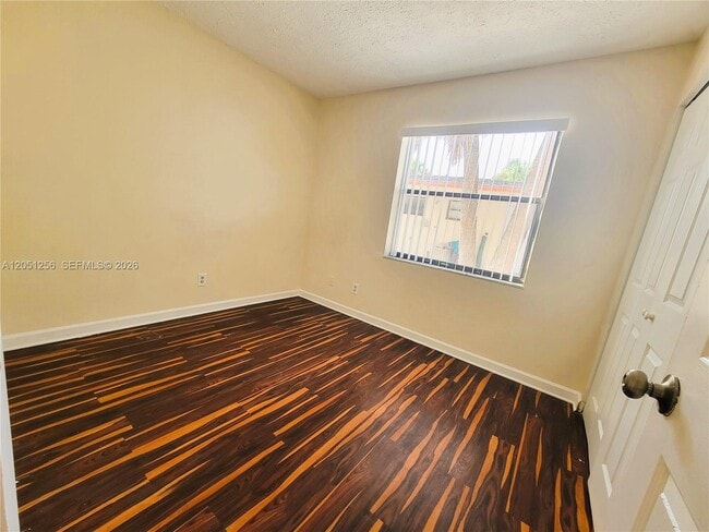 Building Photo - 307 S Ocean Dr