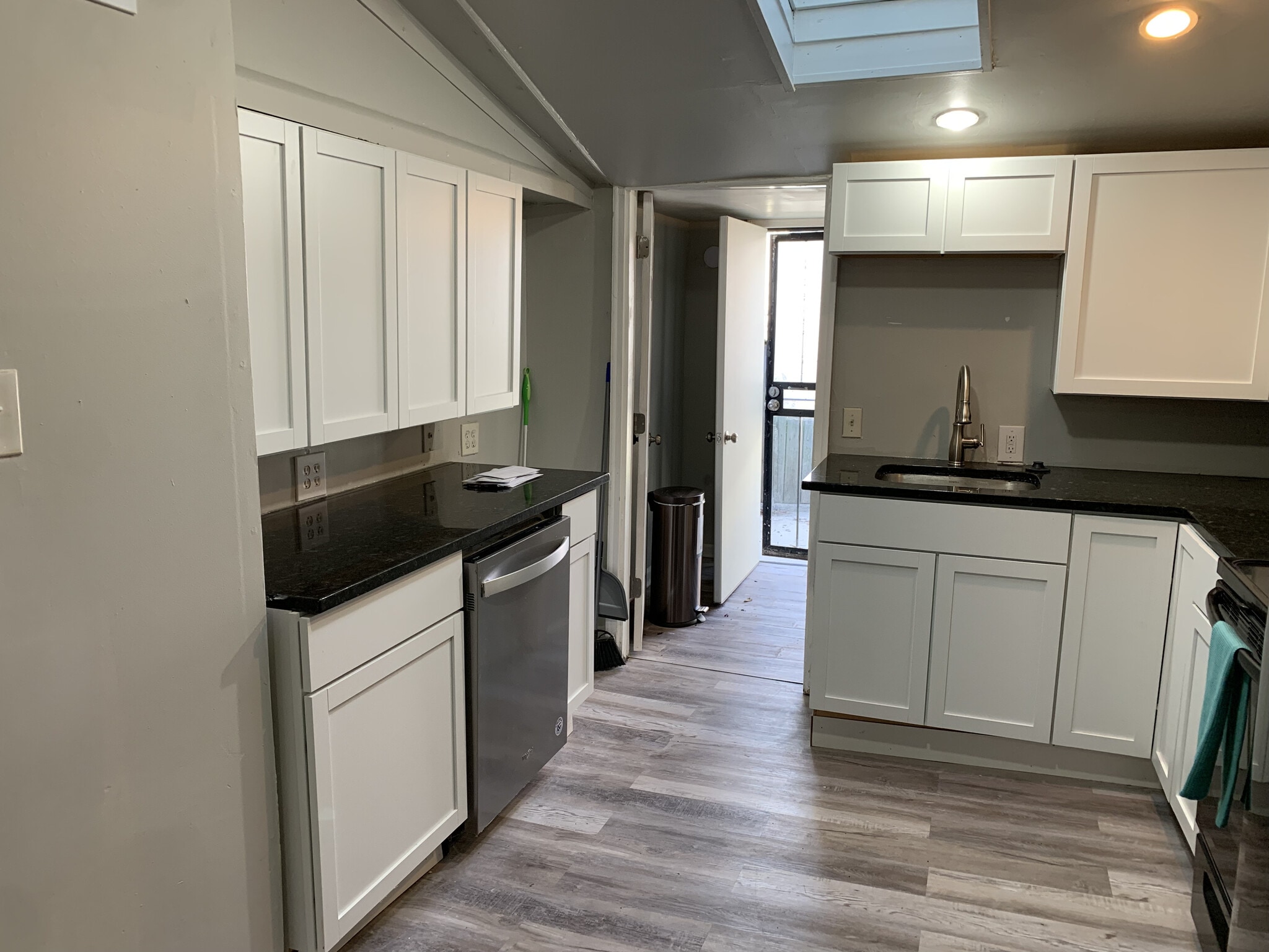 kitchen - 334 W 29th St