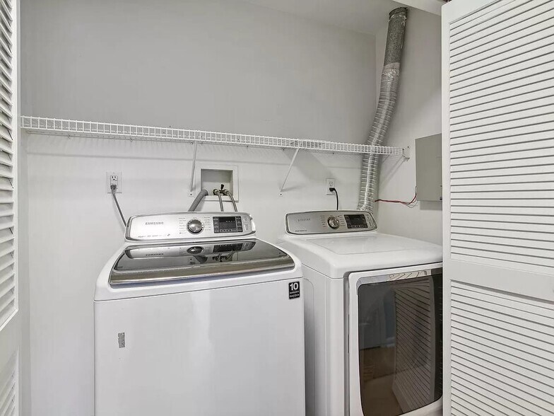 Building Photo - 275 Hamilton Pl