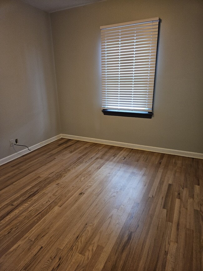 Building Photo - 2904 Plum Dr