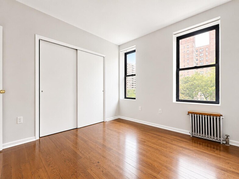 Building Photo - 2254 5th Ave